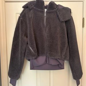 Alo fleece jacket - NWT, moved to CA and don’t need it :)